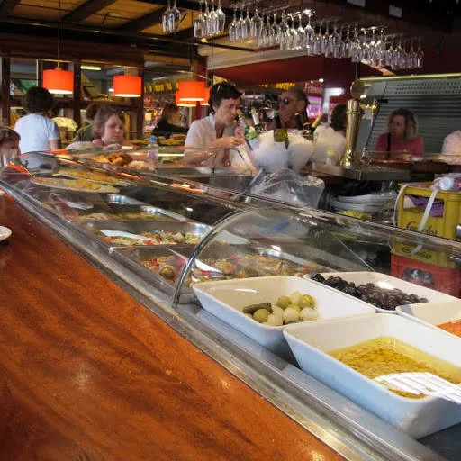 Tapasretter lages hele dagen.