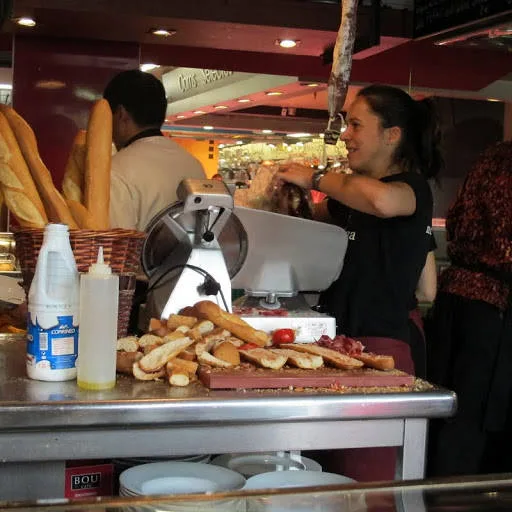 Bocadillos med iberico-skinke. Pan con tomate.