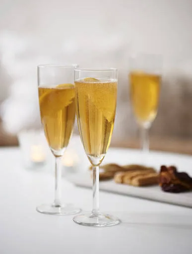 I kveld skal vi feire 15 fine år med en jubeldrink. Håper mange vil lage drinken til sin egen merkedag. Foto: Bjørgli&Bergersen