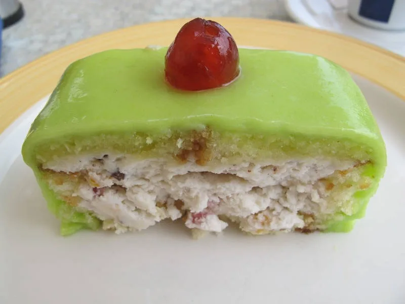 Italiensk cassata-kake. Utrolig mektig ostekake med hakkede nøtter og kandiserte frukter