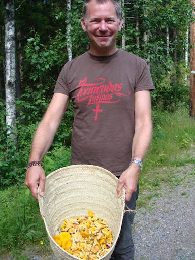 Stolt kantarellplukker.