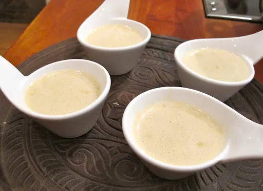 ferdig saus i kuvertsausenebb.