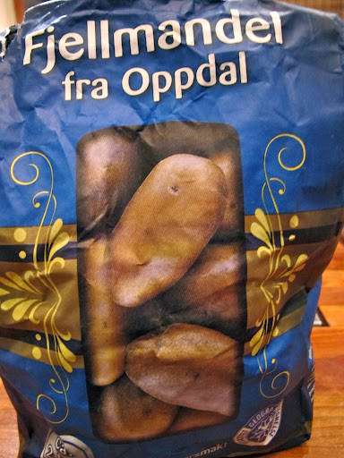 mandelpoteter er godt til retten. Jeg liker også å servere grønne bønner til.