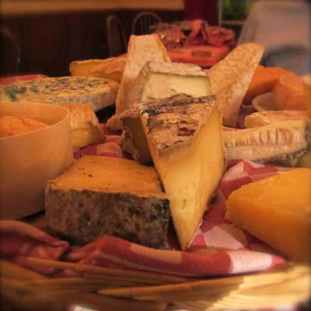 Jeg var lur og bestilte ostefatet. En million oster til 16 euro.