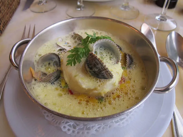 Torsk med safranrisotto "paella style".