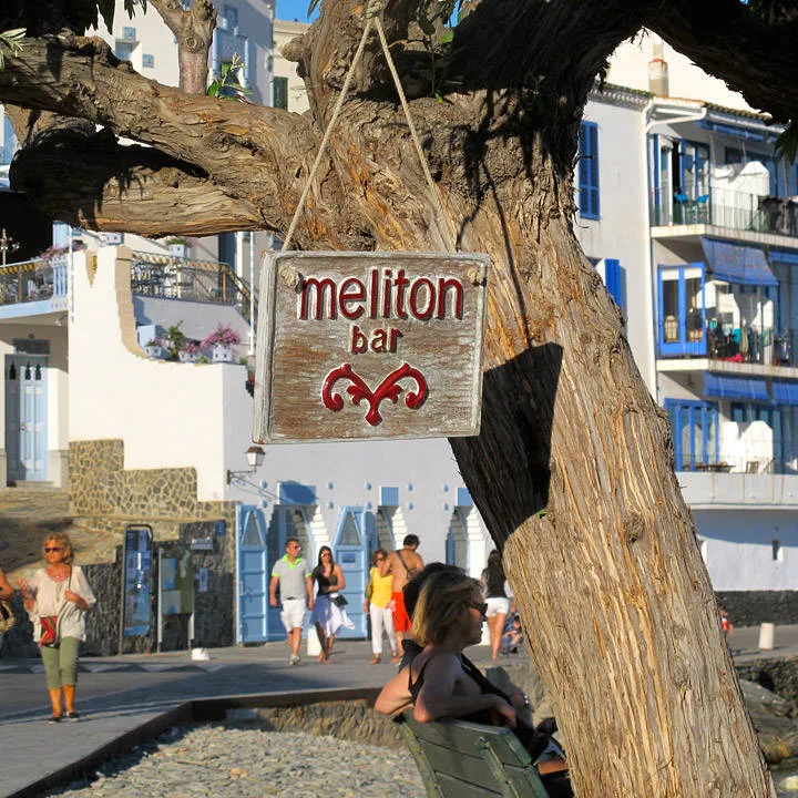 Meliton er et hyggelig sted å ta en drink og se utover havet.