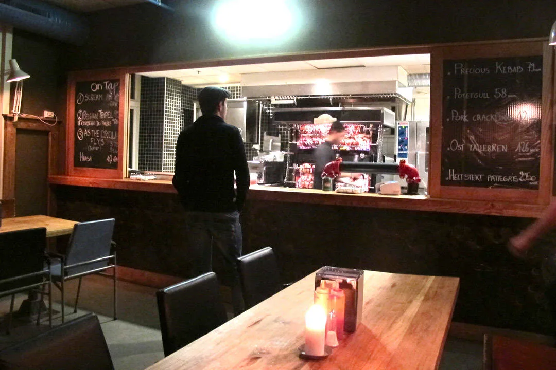 Bestill og betal i kassa.