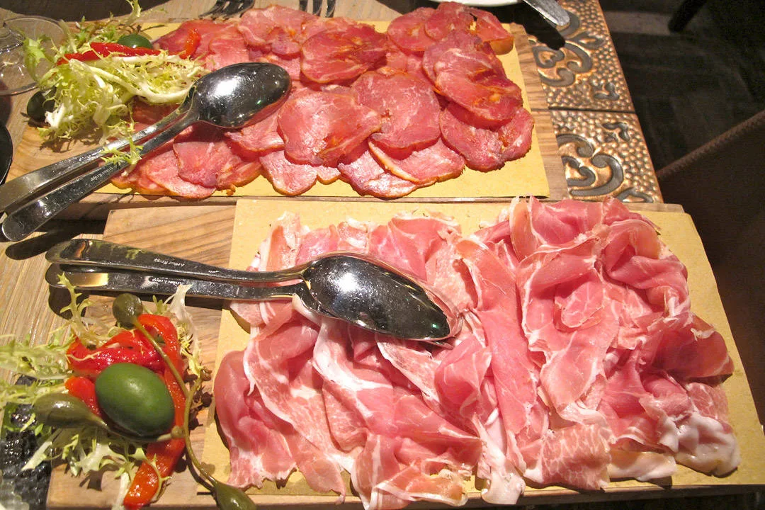 Helt nydelig ibericoskinek og parmaskinke som smelter på tongen.