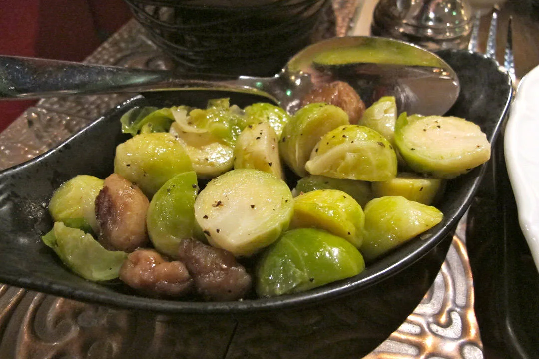 Rosenkål med kastanjer til rypen.