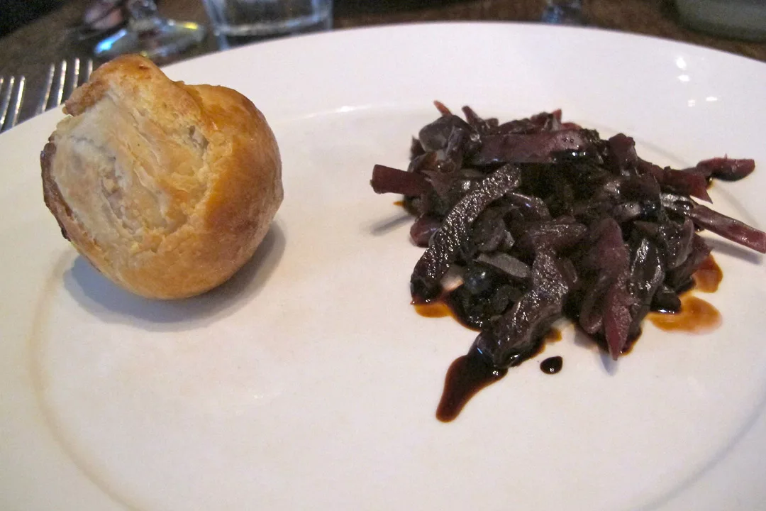 Fasanbolle med krydret rødkål.