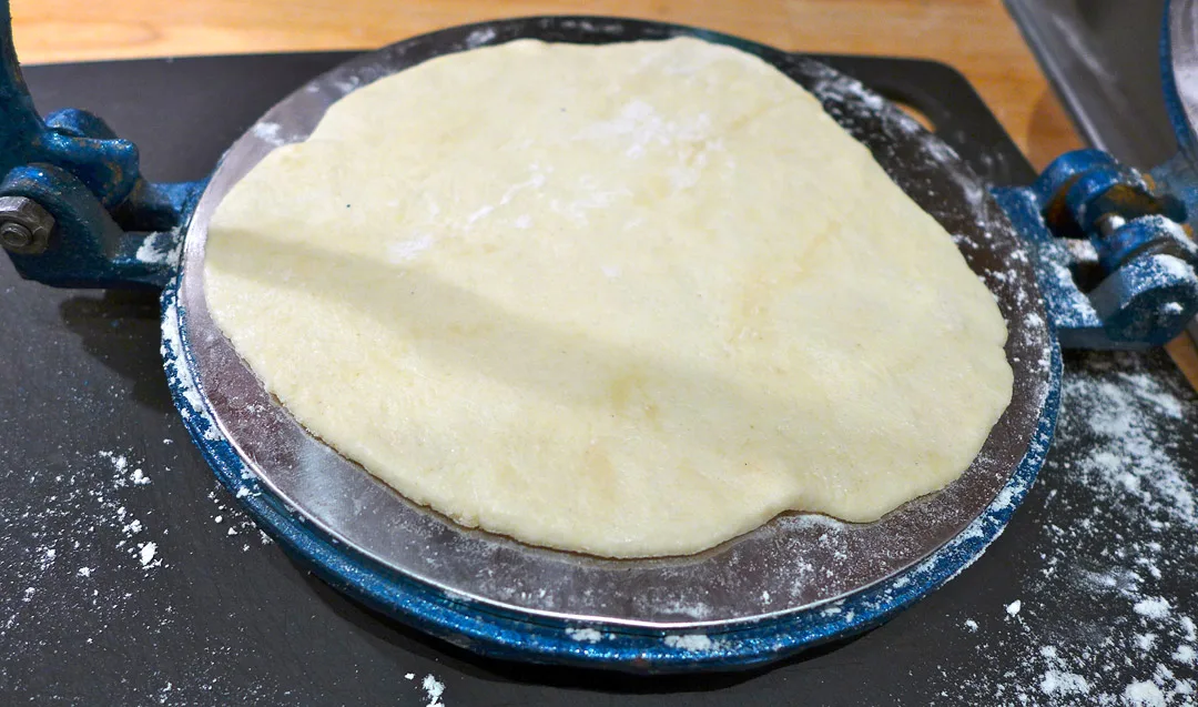 Flate og fine lefser klarer til å stekes.