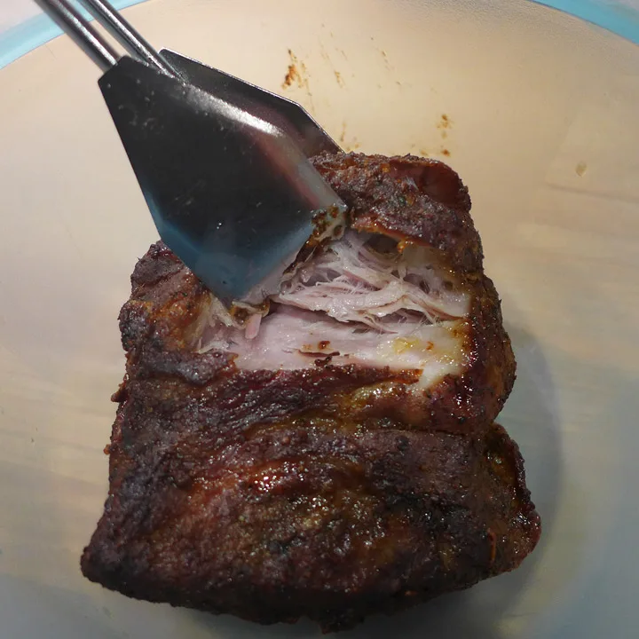 Kjøttet river du lett fra hverandre.