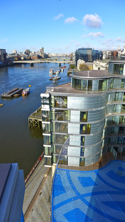 Hotellet ligger deilig til ved elven.