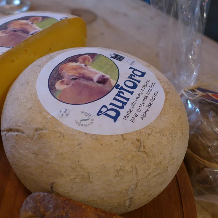 Burford: Alpin ost av kumelk.