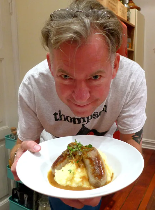 Erik gleder seg til mat!