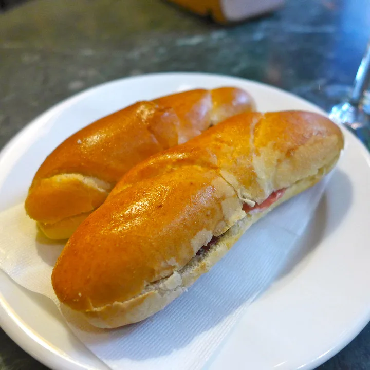 Panini med spekeskinke og trøffelkrem.