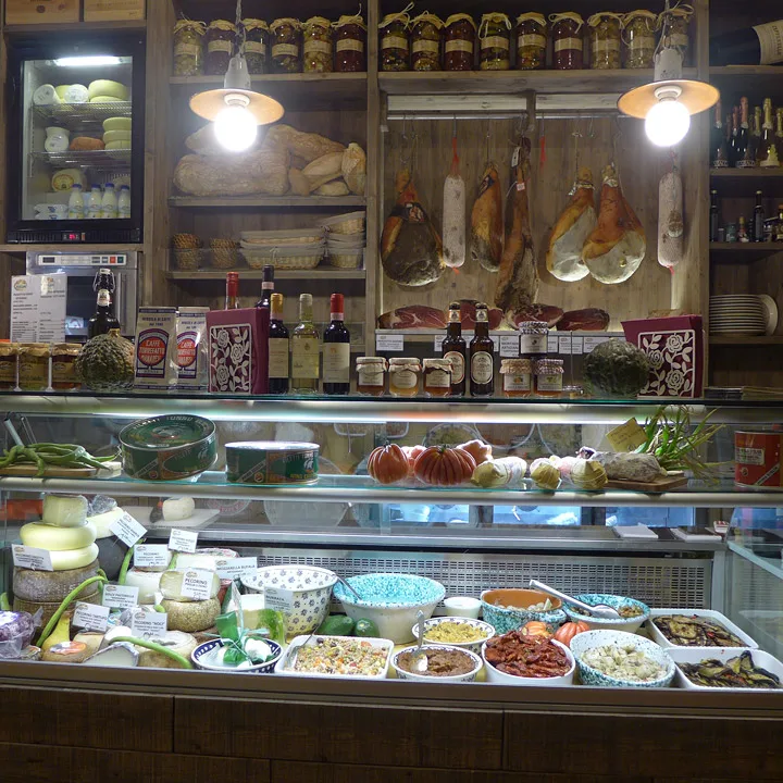 Herlige pølser, oster og skinker