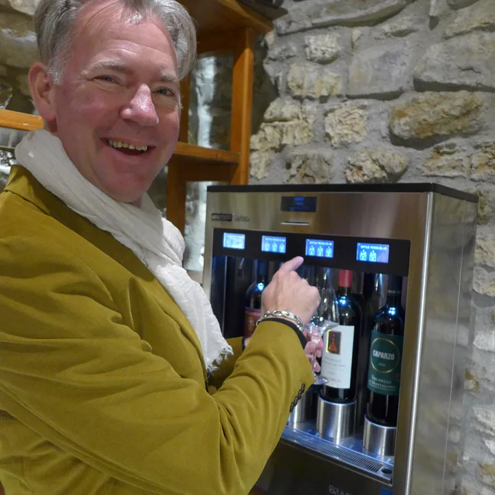 "Tenk, Det kommer vin når jeg trykker på knappen!"