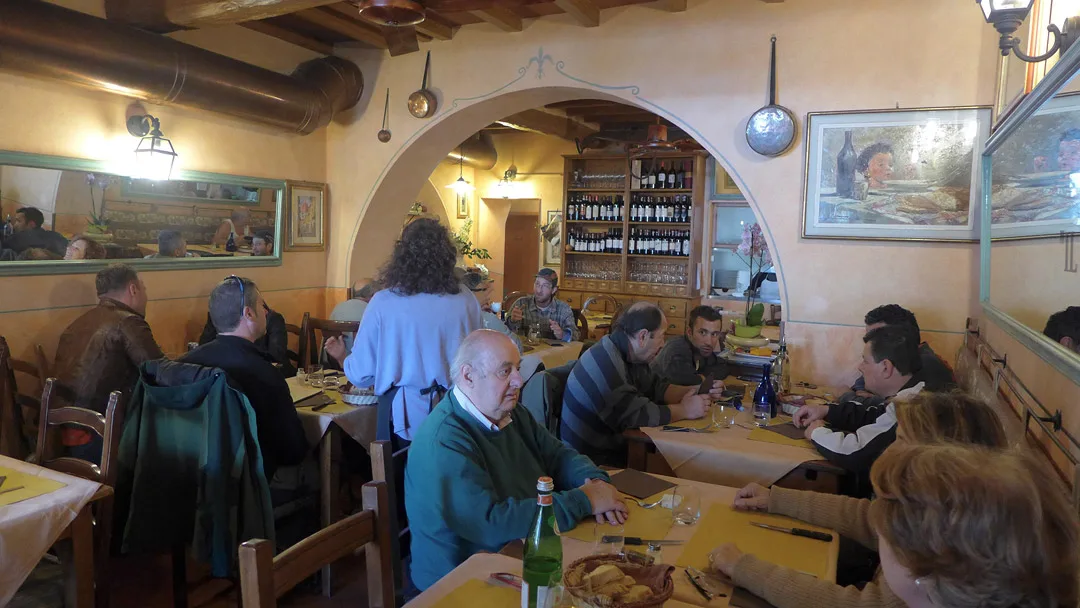 Restaurante Il Fortico Her går det nesten bare lokale.