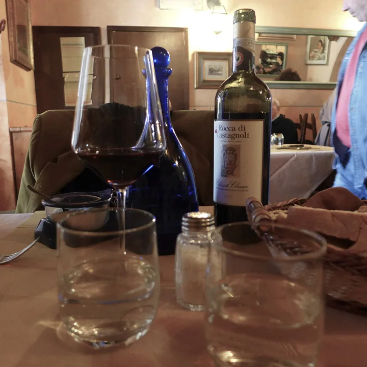 Chianti-vin fra rett oppi veien.