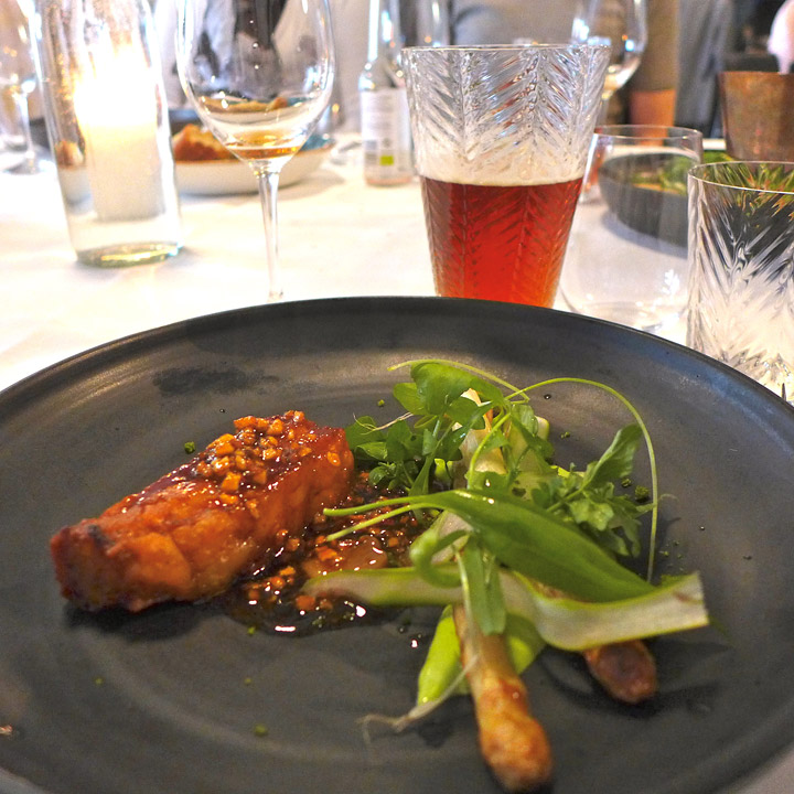 Alt av servise, glass og pynt er fra Bornholm.