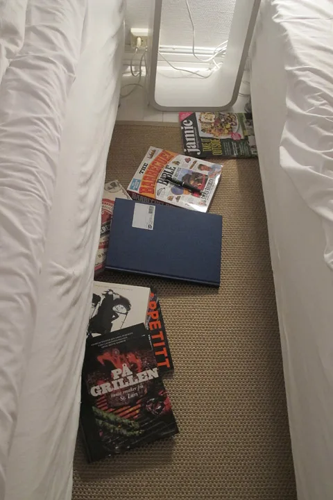 Lesestoff i kilovis på senga