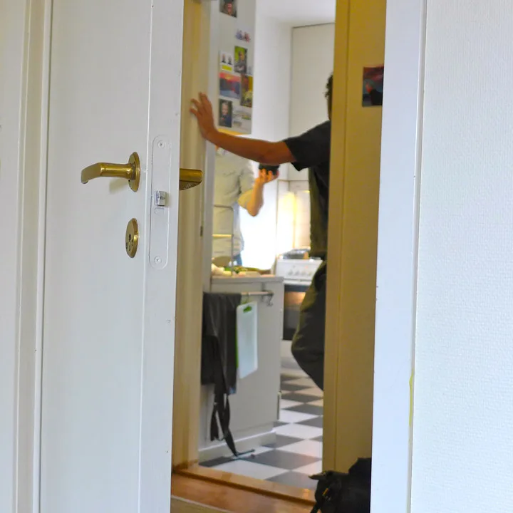 Her jobber de to konkurrentene på kjøkkenet