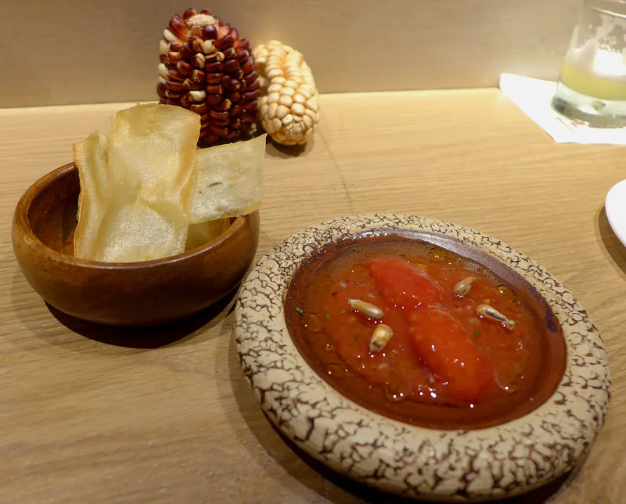 “Chalaca” with yucca chips. Perfekt barsnack.