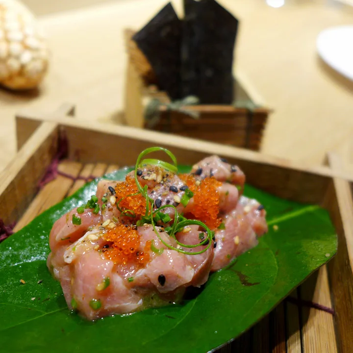 Tuna tartare with crispy nori and shichimi. Utrolg smakfull.