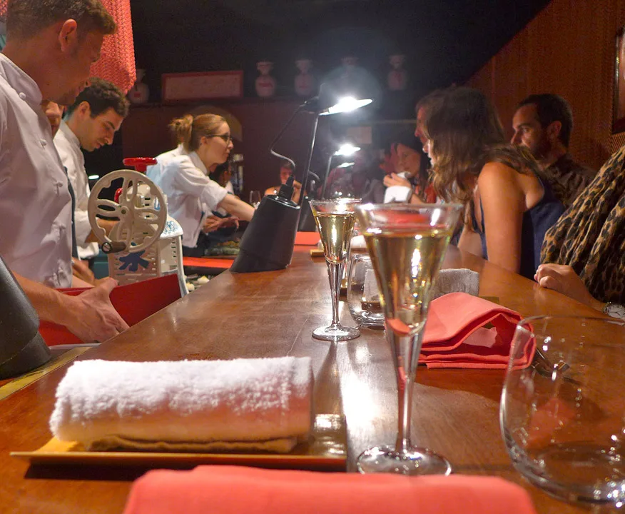 En liten drink til å starte med. Cava blandet med japansk likør.