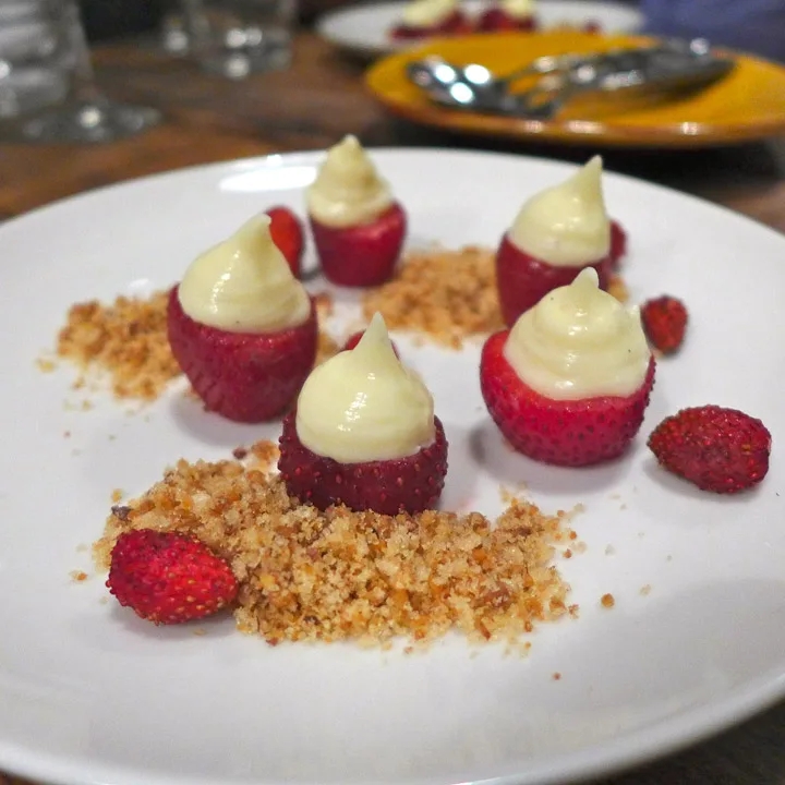 Moderne stawberry cheese cake.