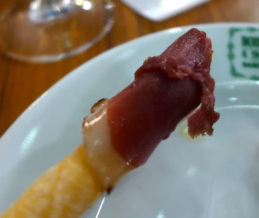 Så surrer man litt and rundt en grissini.