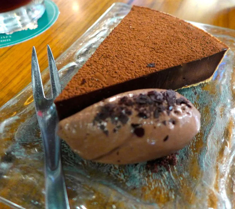 La bomba! Sjokoladeterte med sjokoladeis.