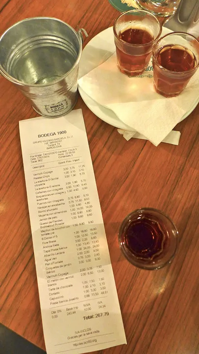 267 for tre personer med masse vermut, en flaske vin og to kvalitetskinkestykker. Ikke noe å si på.