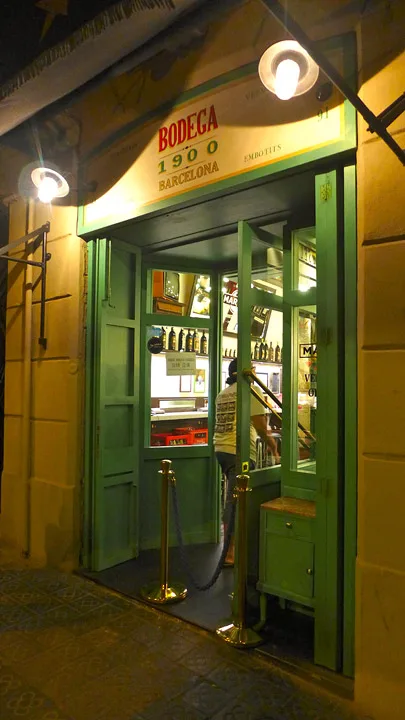 Ha det bra, Bodega 1900. Orker du mer nå, er det bare å gå rundt hjørnet til den kjente ginbaren, XIXbar, som jeg har skrevet om her.