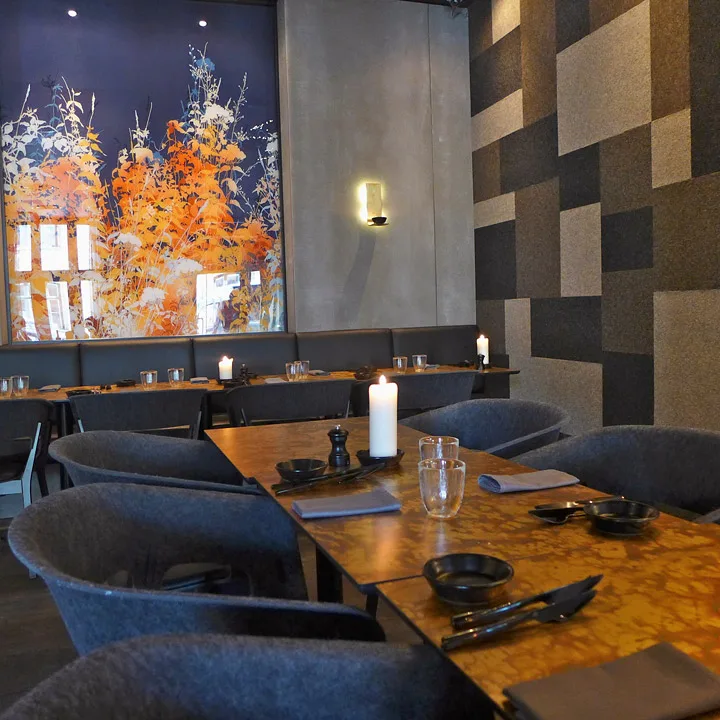 Gulvteppe-fliser på veggene.