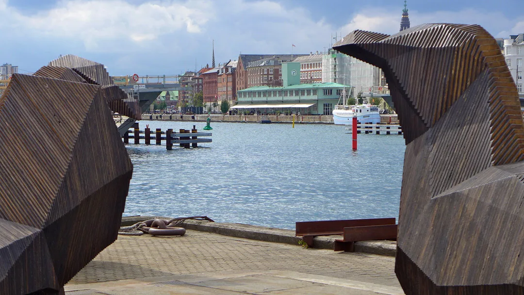 The Standard ligger der i all sin grønne prakt. Bildet har jeg tatt fra Papirøen der Copenhagen Street Food ligger.