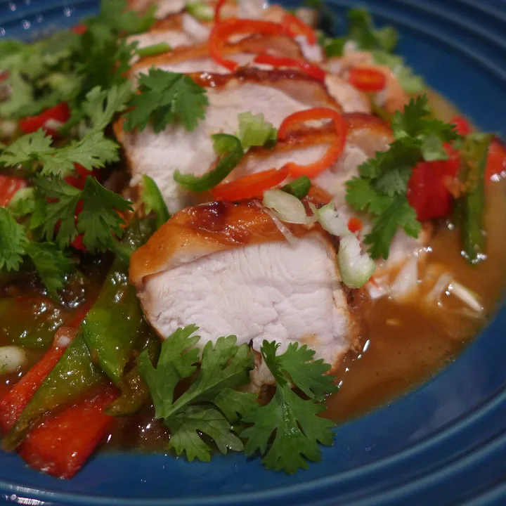 Supersaftig kylling i asiatisk karamellsaus.