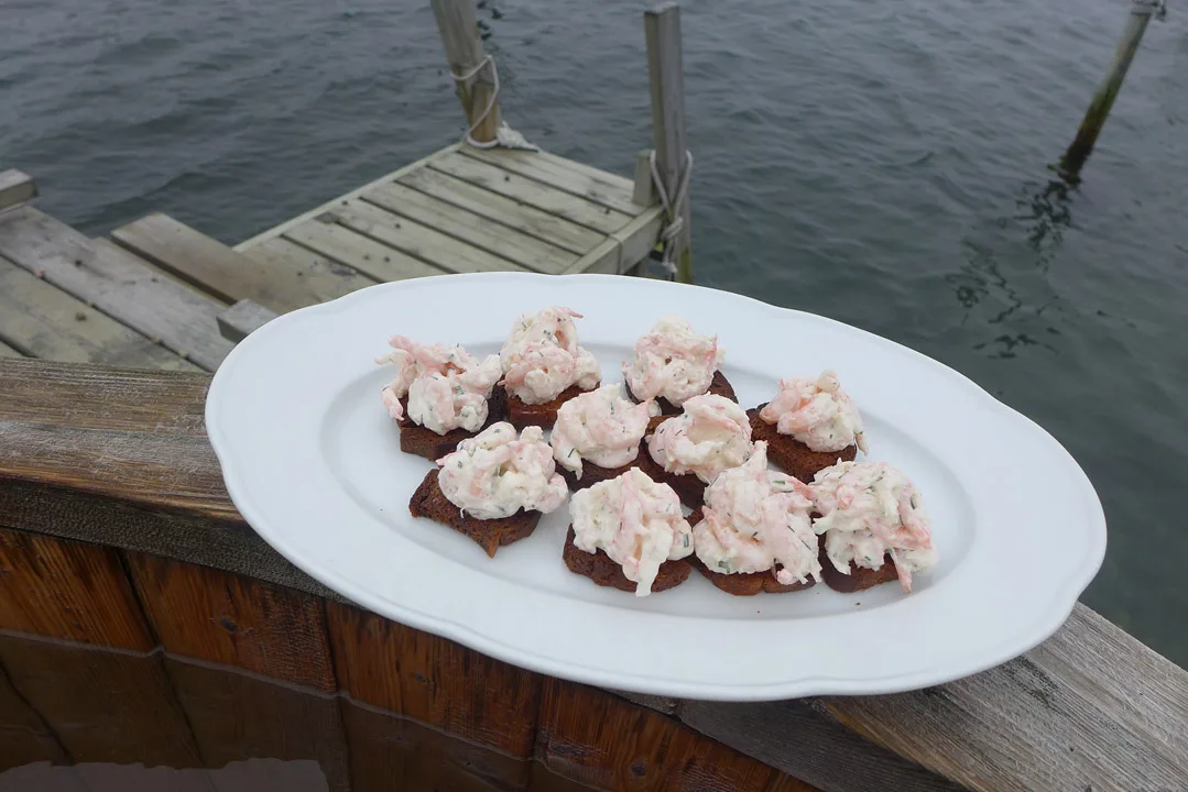 Små skagen-toaster.