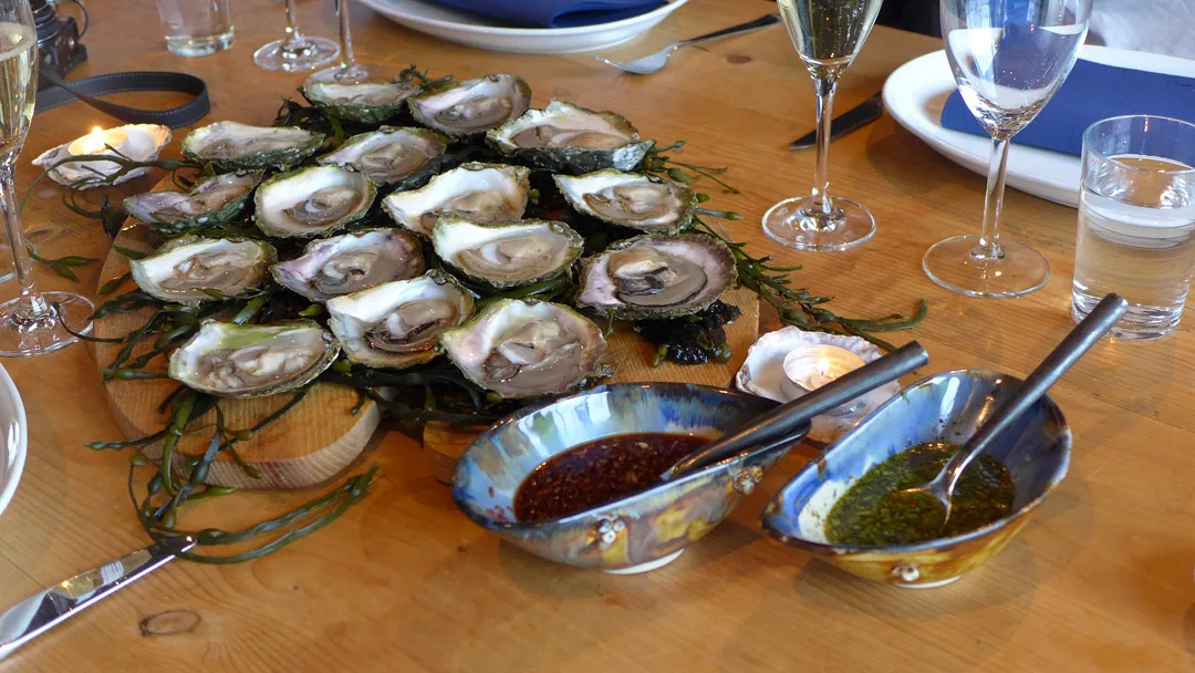 Østers først. Oppskrift på østerstoppingene på bildet får du her.