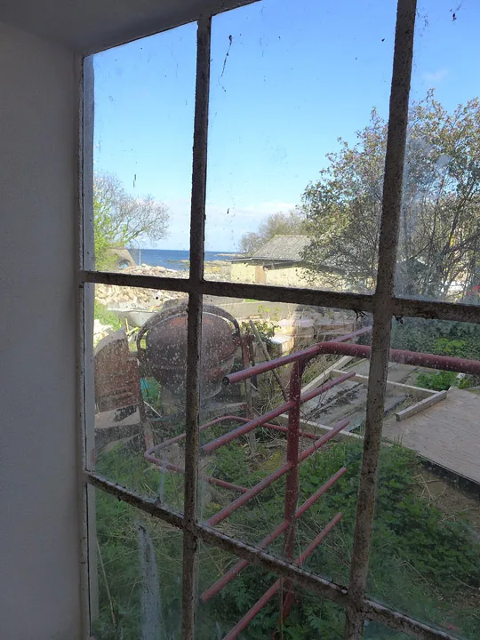 Med utsikt til havet. Hver dag går Torben og Susanne 10 km i naturen for å hente inspirasjon.