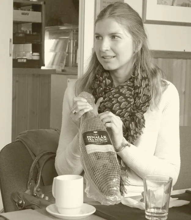 Karine Sveli fra Nortura forteller om fenalåret. Du kjenner henne kanskje igjen fra første sesong av Norges grillmester der jeg også var deltaker?