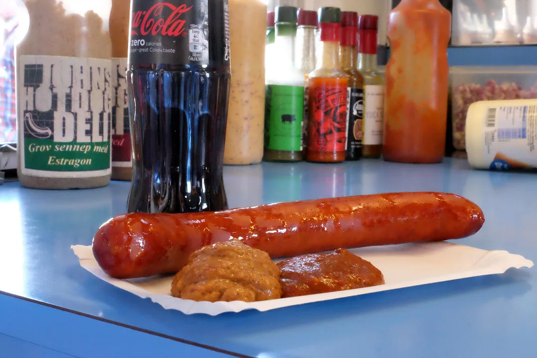 Hotte pølser hos Johns pølsebod ved togstasjonen.