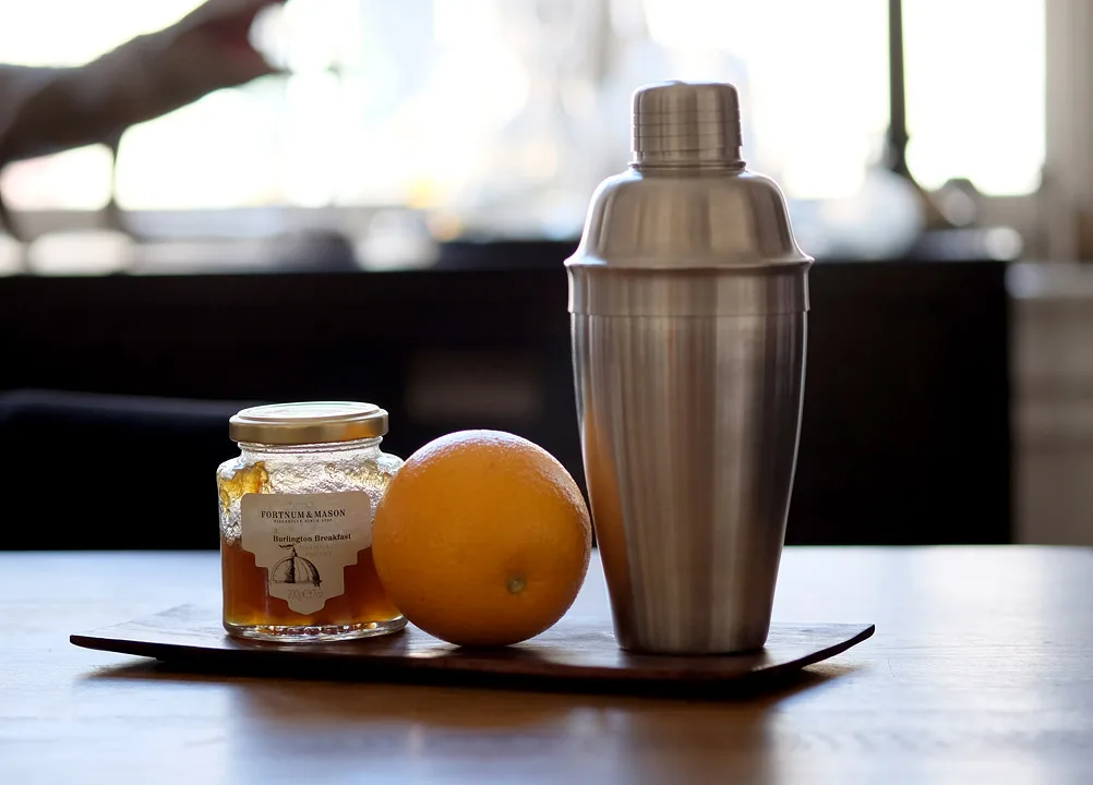 Shaker, appelsiner og marmelade.