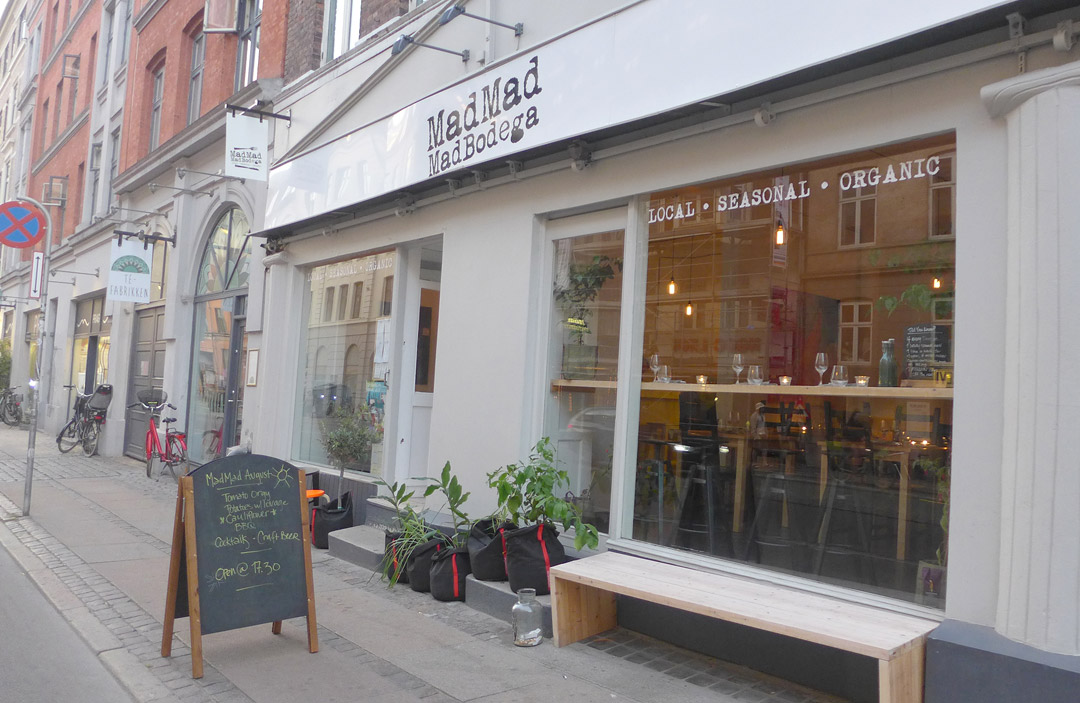 MadMad Mad Bodega ligger i Vesterbrogade i København.