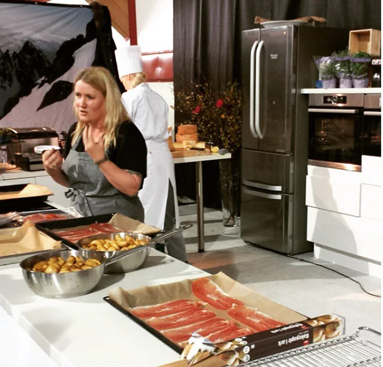 Her står jeg å lager mat. Takk til @akstatle for bildet.