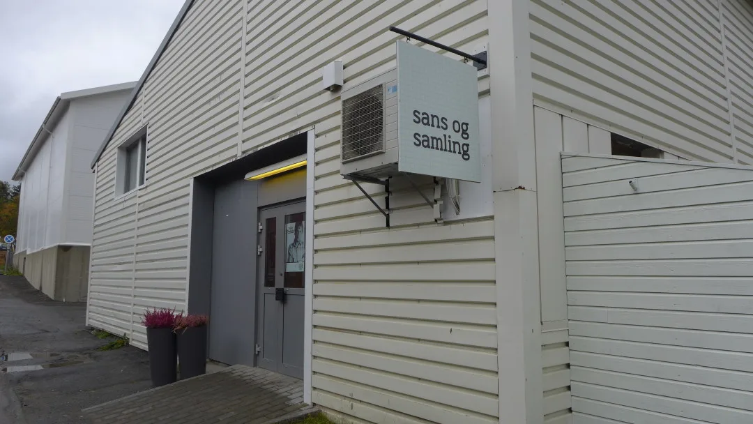 Anonymt bygg med mye glede på innsiden.