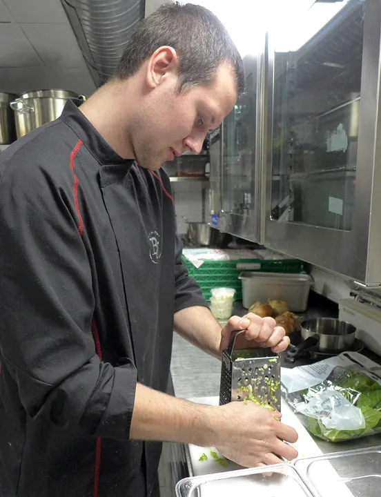 Marth river epler. Men i oppskriften står det røde epler, så det må rettes på til burgeren havner på menyen.