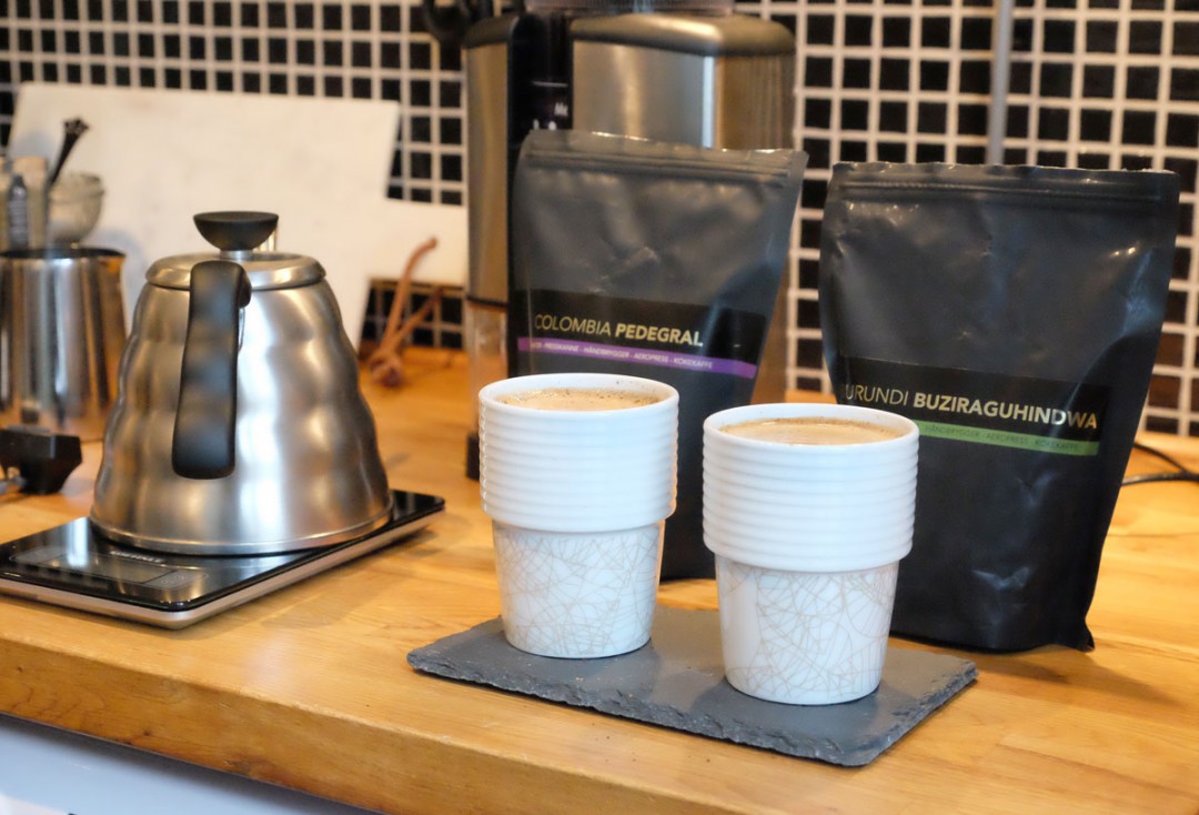 To like kopper med to forskjellige bønner, men tilberedt på samme måte.