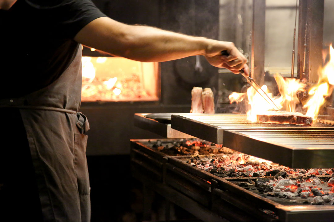 Firedog. Foto: Helle Øder Valebrokk.